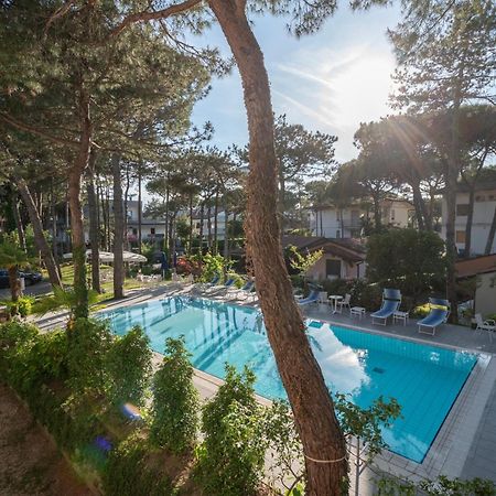 Hotel Caracas Lignano Sabbiadoro Exterior foto