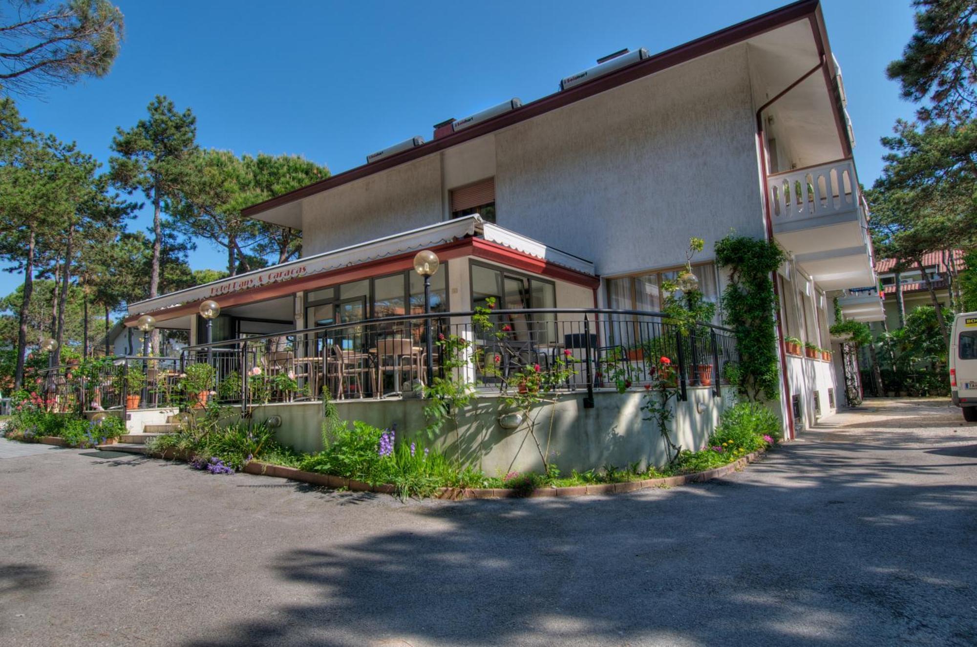 Hotel Caracas Lignano Sabbiadoro Exterior foto