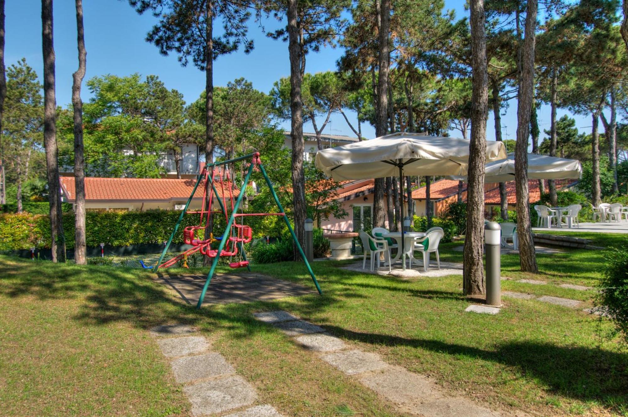 Hotel Caracas Lignano Sabbiadoro Exterior foto