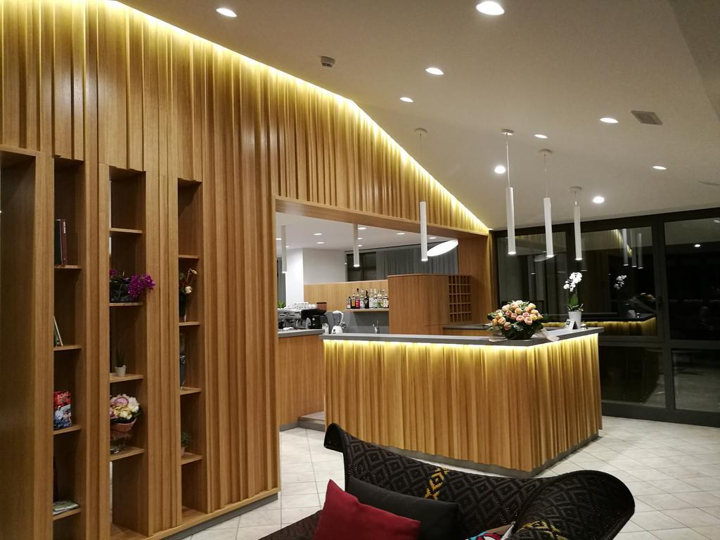 Hotel Caracas Lignano Sabbiadoro Exterior foto